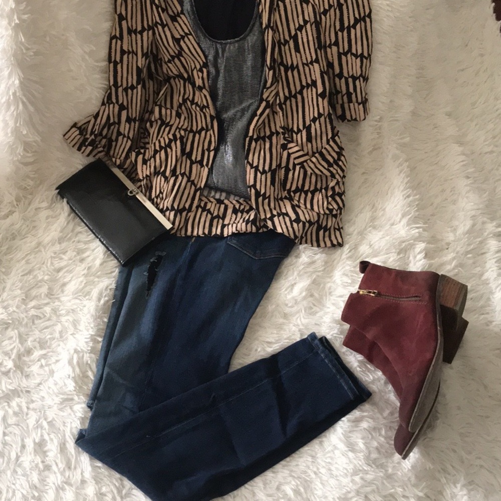 Beautiful suede booties. - Picture 4 of 6